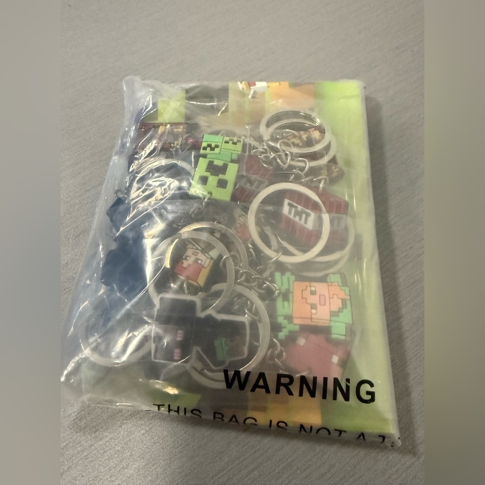 Minecraft Birthday Invitations with Keychains – 20 Piece Party Set – NEW